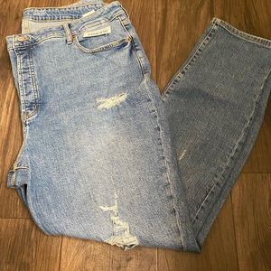 Women’s destructed jeans